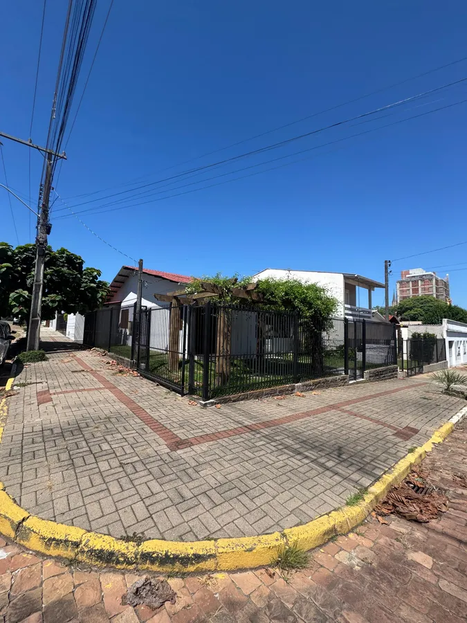 Excelente casa de esquina localizada no Centro