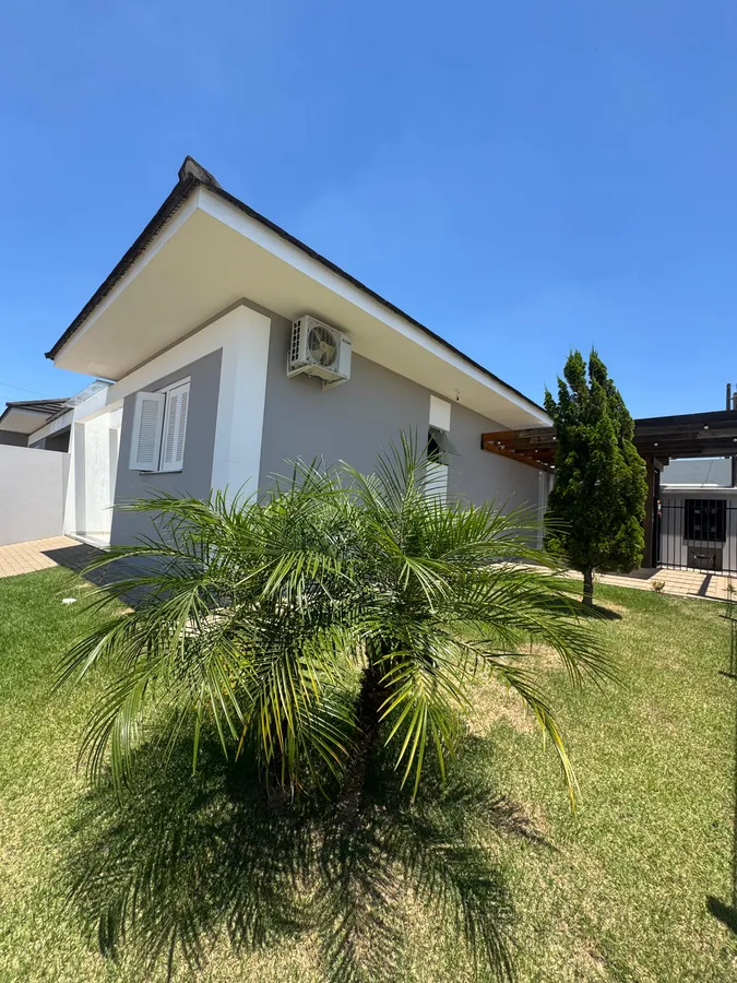 Geminado de esquina com pátio e mobiliado